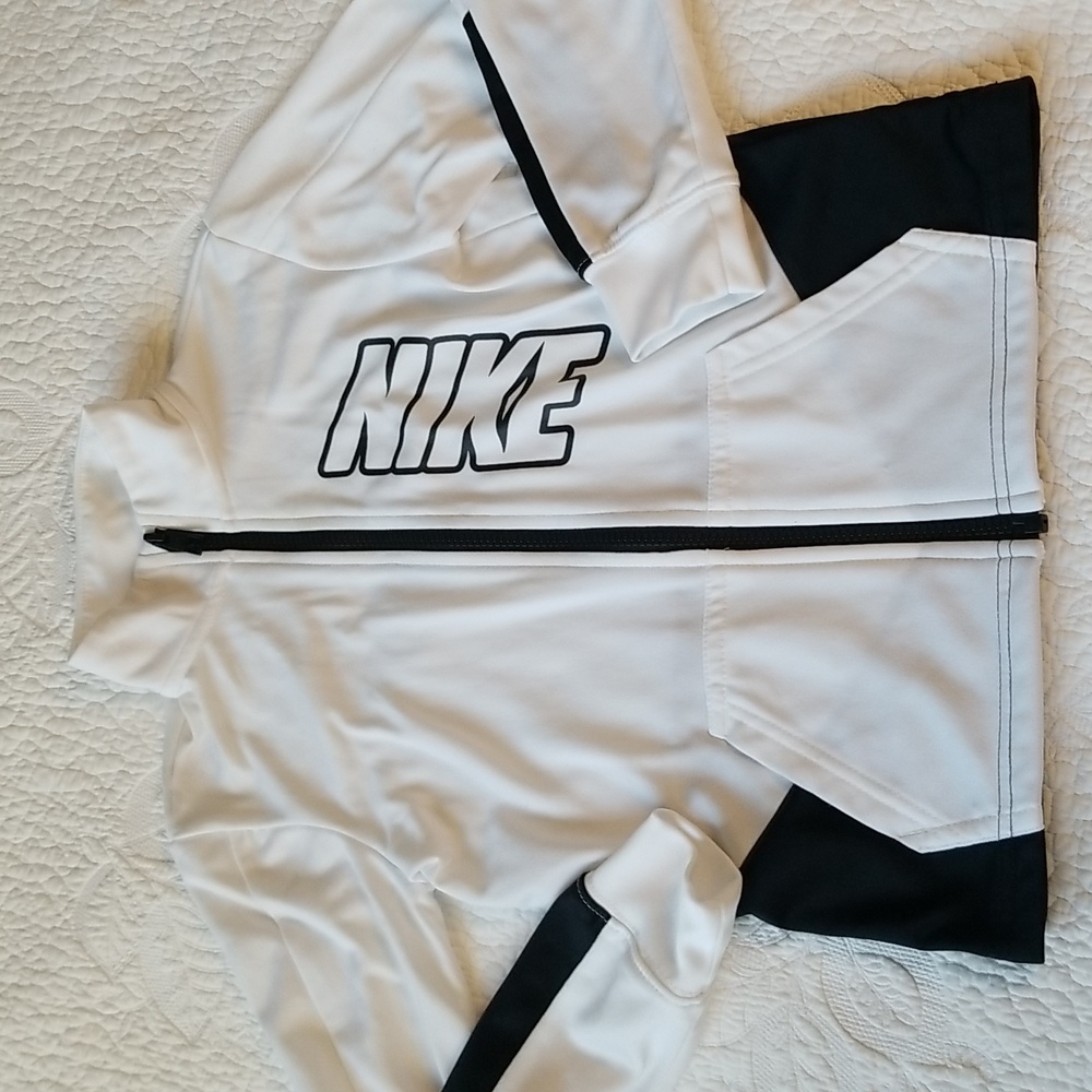 NIKE ZIPPERED SWEATSHIRT